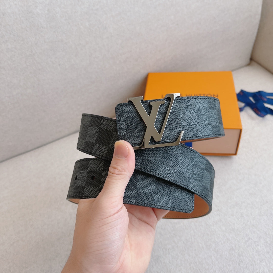 Grå Louis Vuitton Bälte