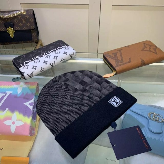 Louis Vuitton Mössa Mörk Grå