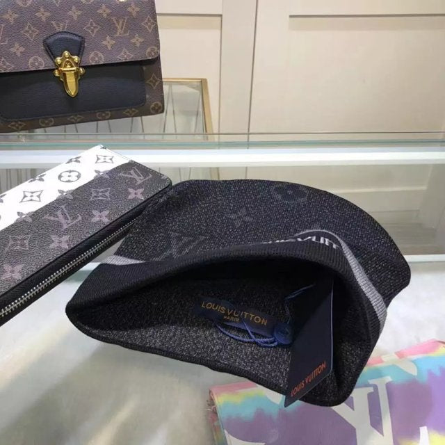 Louis Vuitton Mössa Monogram Mörk Grå