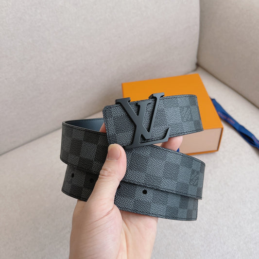 Grå Louis Vuitton Bälte