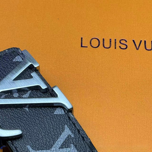 Grå Louis Vuitton Bälte
