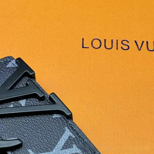 Grå Louis Vuitton Bälte